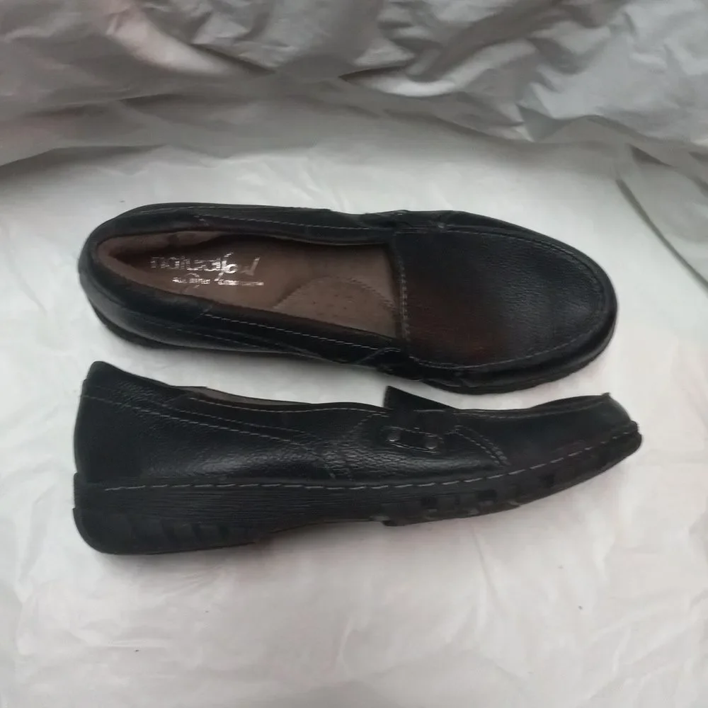 Natural Soul Womens Black Leather Slip On Loafers Size 7.5